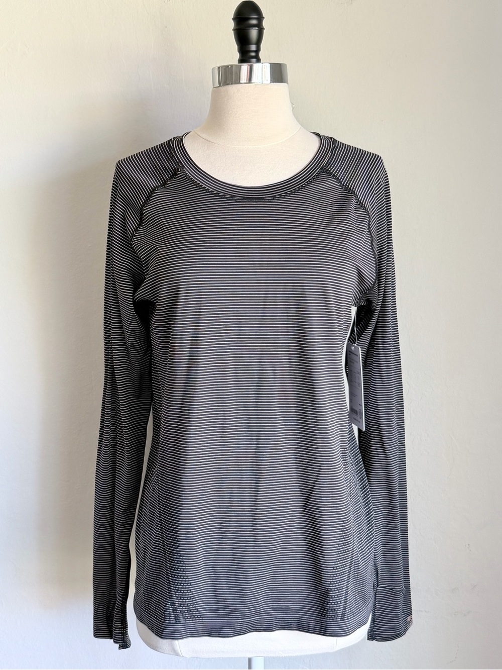 Athleta Momentum Seamless Black & Gray Striped Long Sleeve Active Top, Sz L NwT